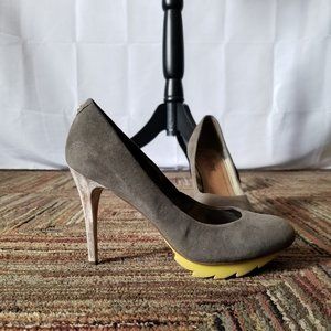 Virgem Madre Olive Green Leather Heels